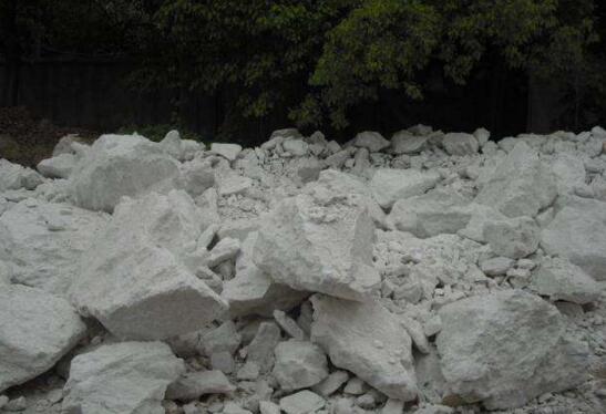 世界上最软的石头,滑石用手指就可以刮下粉末