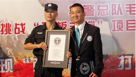 中国特警平板支撑纪录者,毛卫东(8小时01分获吉尼斯认证)