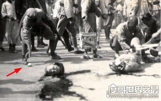 传说包治百病的人血馒头,实际是封建迷信遗留的毛病